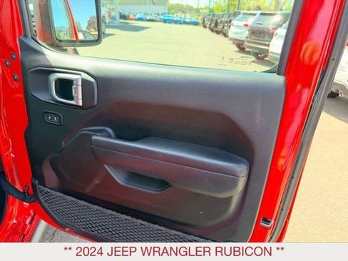 Used 2024 Jeep Wrangler Unlimited Rubicon AWD/4WD image 10