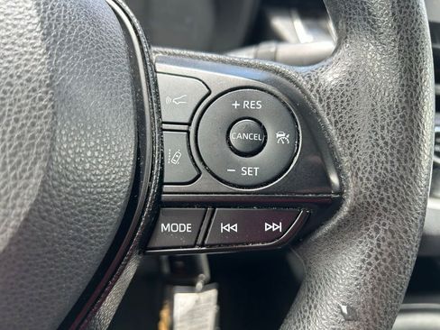 Used 2020 Toyota Corolla LE FWD image 19