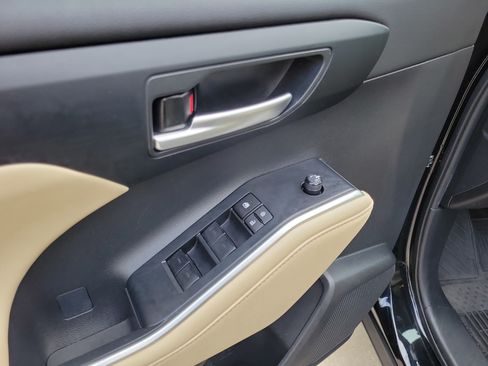 Used 2023 Toyota Highlander XLE FWD image 11