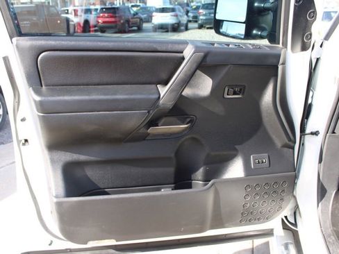 Used 2013 Nissan Titan SL w/ Moonroof Pkg image 18