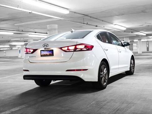 Used 2017 Hyundai Elantra SE image 7