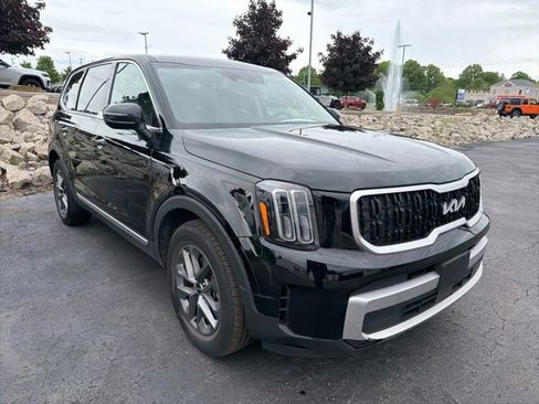 Used 2024 Kia Telluride LX AWD/4WD image 3