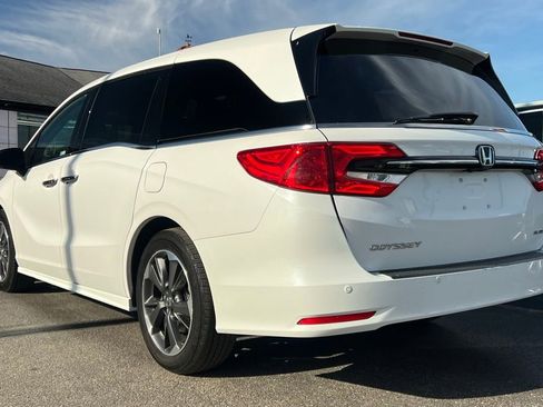 Used 2023 Honda Odyssey Elite image 5