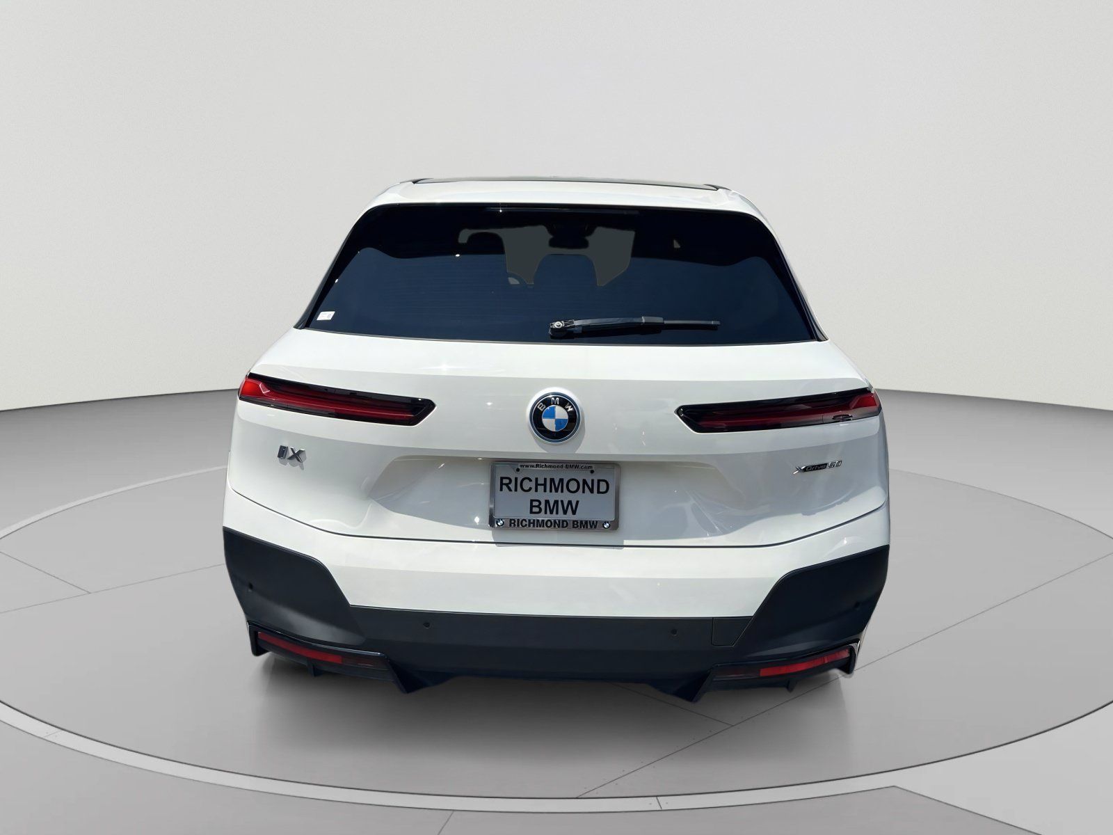Used 2024 BMW iX xDrive50 AWD/4WD image 3