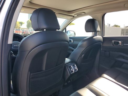 Used 2023 Kia Sorento S w/ Panoramic Sunroof Package image 14