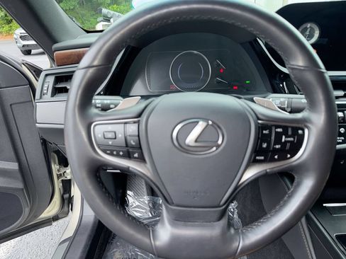 Used 2024 Lexus ES 350 w/ Premium Package FWD image 16