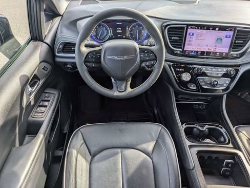 Used 2023 Chrysler Pacifica Limited w/ Uconnect Theater Family Group AWD/4WD image 17