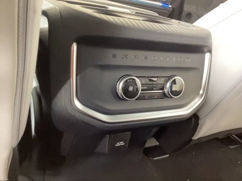 New 2025 Ford Expedition Max Platinum w/ Driver's Package image 18