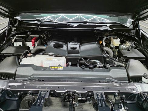 Used 2025 Toyota Tundra SR5 w/ SR5 Convenience Package AWD/4WD image 38