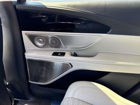 Used 2026 Lincoln Nautilus Reserve image 11