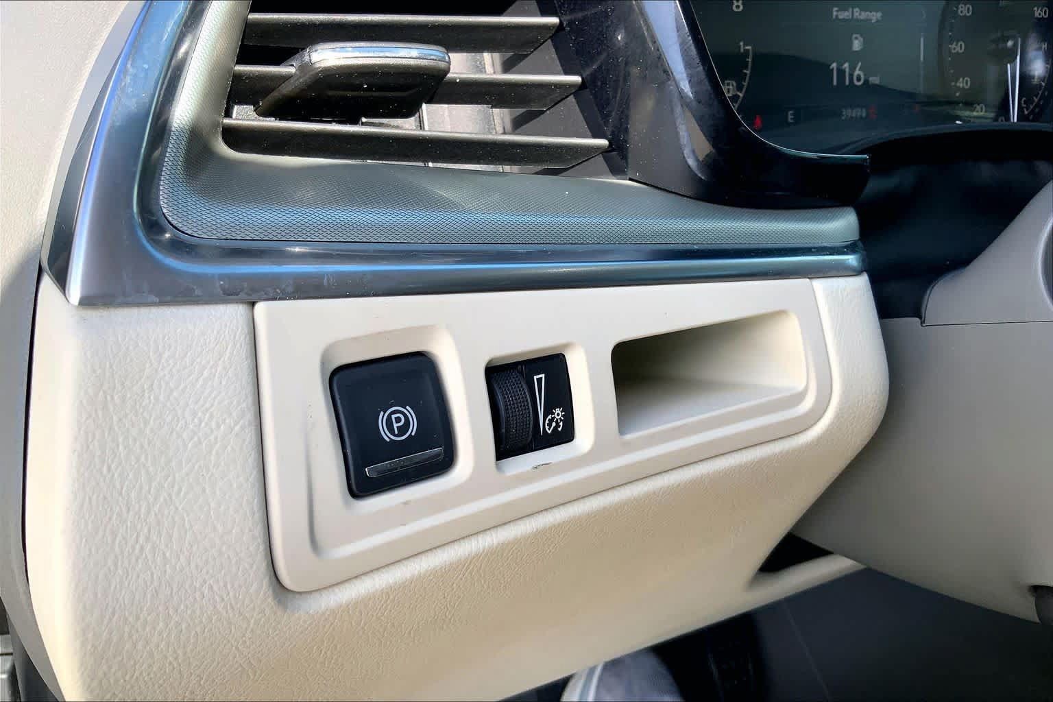 Used 2023 Cadillac XT5 Premium Luxury FWD image 32
