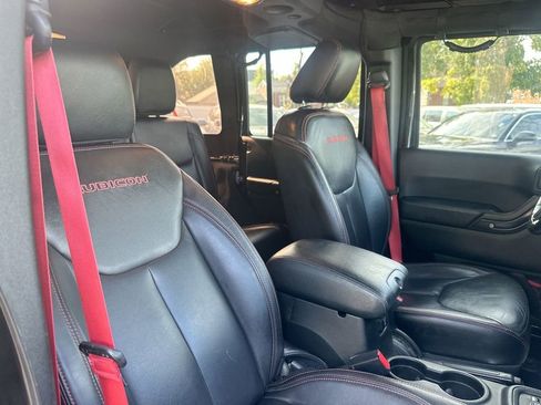 Used 2017 Jeep Wrangler Unlimited Rubicon image 36