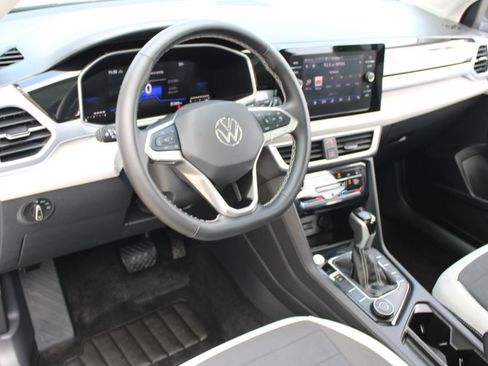 Certified 2025 Volkswagen Taos SE AWD/4WD image 8