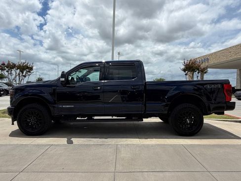 Used 2022 Ford F250 Lariat w/ Black Appearance Package AWD/4WD image 9