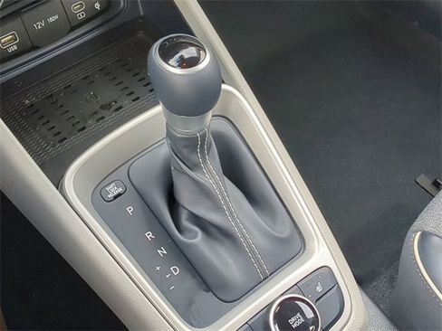 Used 2023 Hyundai Venue Limited image 28