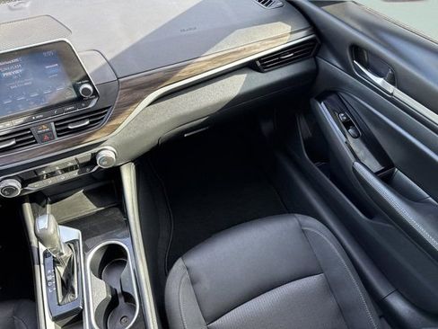 Used 2023 Nissan Altima 2.5 SV FWD image 15