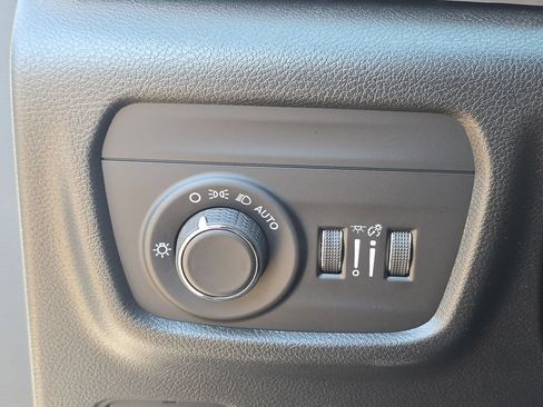 Used 2022 Jeep Grand Cherokee Laredo w/ Luxury Tech Group I AWD/4WD image 26