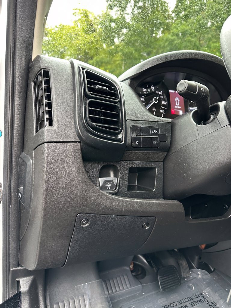 Used 2024 RAM ProMaster 2500 w/ Convenience Group FWD image 12