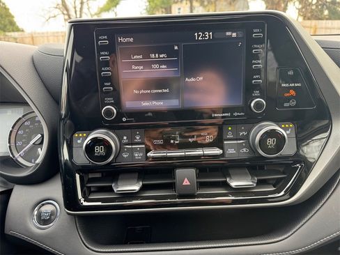 Used 2022 Toyota Highlander XLE image 22