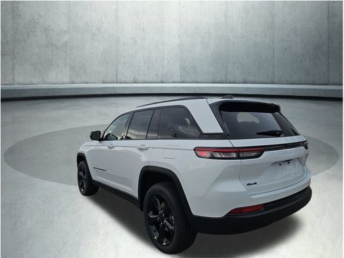 New 2025 Jeep Grand Cherokee Altitude AWD/4WD image 6