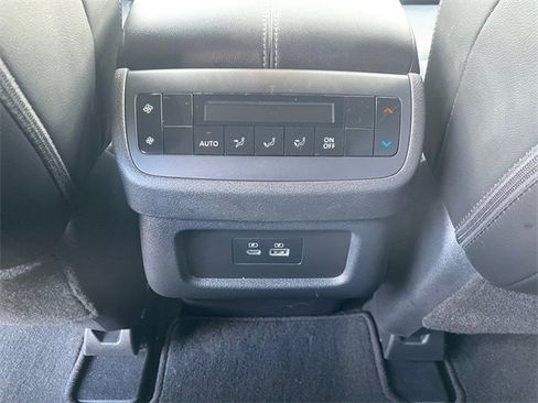 Used 2025 Nissan Pathfinder SL w/ Black Appearance Package image 17