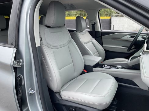 Used 2025 Ford Explorer Active w/ Active Comfort Package RWD image 21