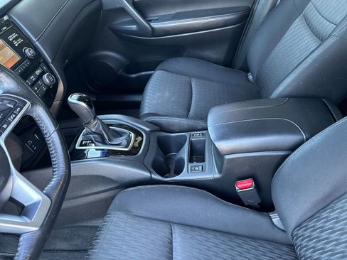 Used 2017 Nissan Rogue SV FWD image 26