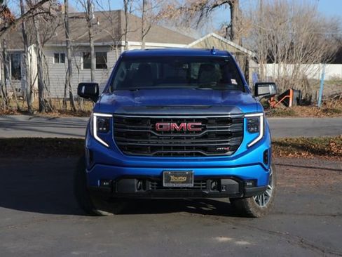 Used 2022 GMC Sierra 1500 AT4 w/ AT4 Preferred Package image 2