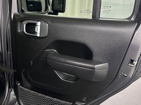 Used 2022 Jeep Gladiator Willys image 37