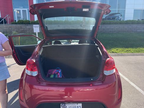 Used 2017 Hyundai Veloster Value Edition FWD image 5