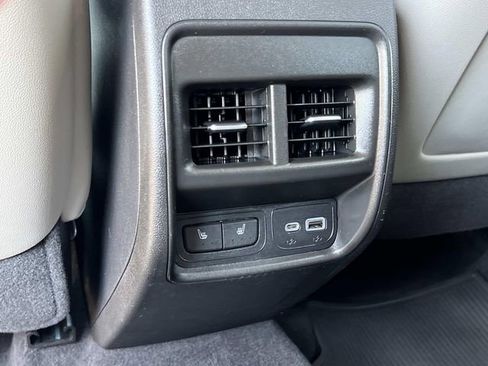 Used 2020 Cadillac XT4 Premium Luxury w/ Cold Weather Package AWD/4WD image 15