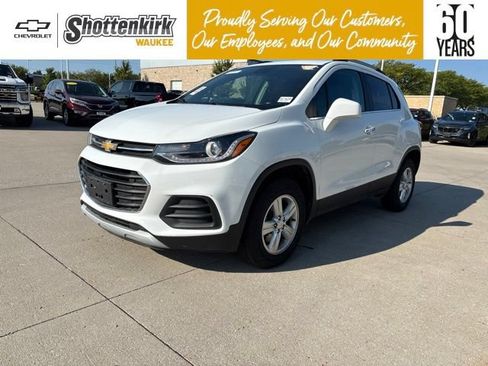 Used 2020 Chevrolet Trax LT w/ LT Convenience Package AWD/4WD image 1