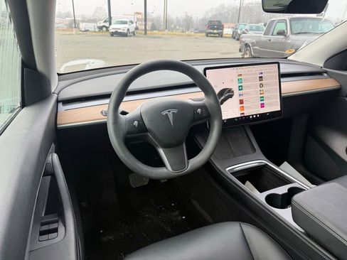 Used 2021 Tesla Model Y Long Range image 4