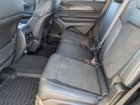 New 2025 Jeep Grand Cherokee L Altitude AWD/4WD image 9
