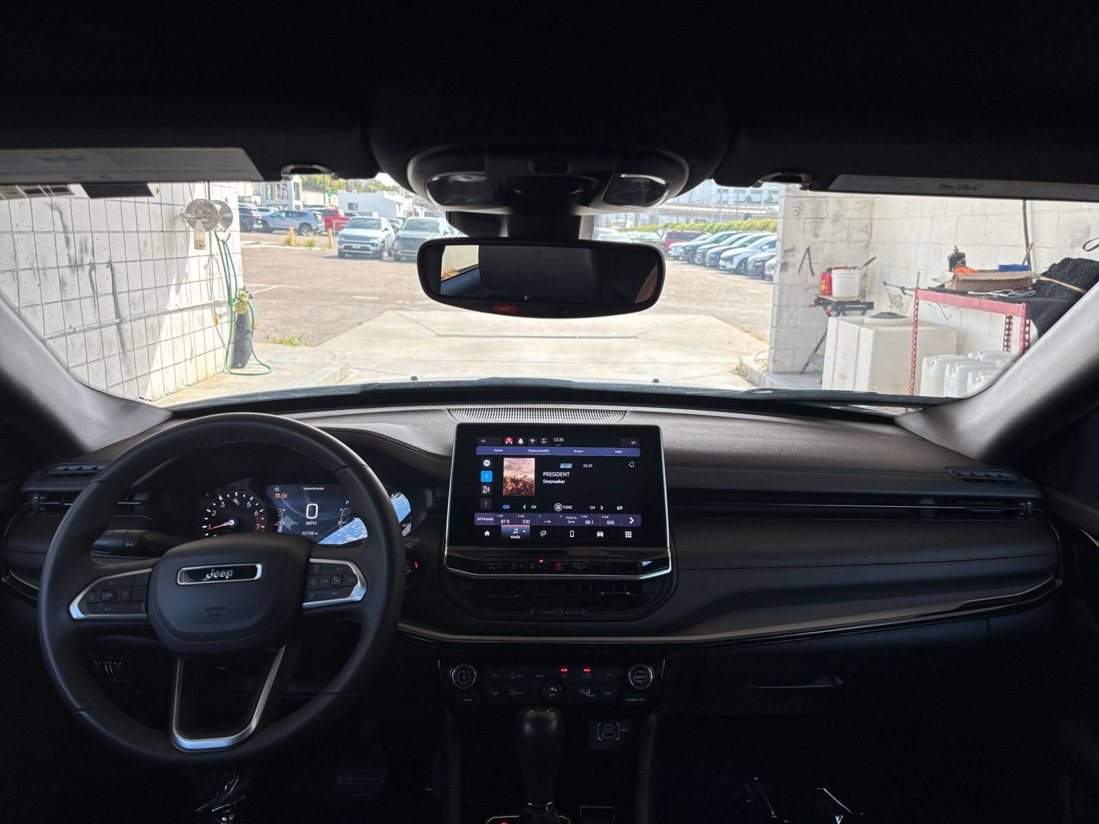 Used 2025 Jeep Compass Trailhawk AWD/4WD image 31