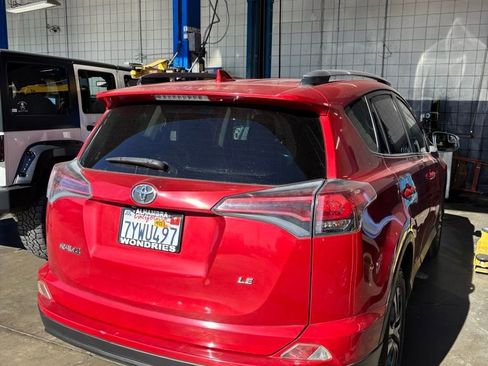 Used 2017 Toyota RAV4 LE image 9