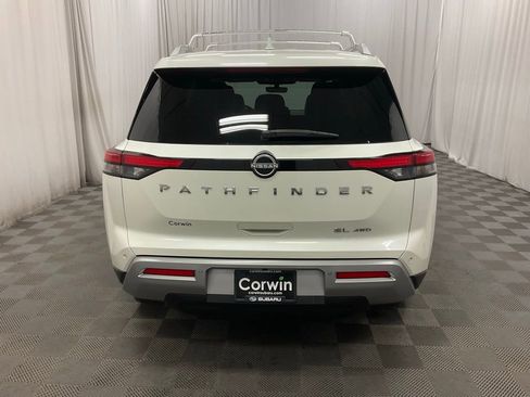 Used 2023 Nissan Pathfinder SL image 5