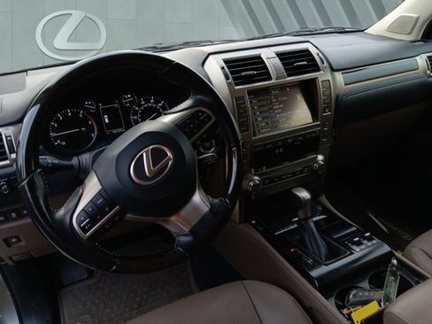 Used 2020 Lexus GX 460 Premium w/ Premium Package image 9