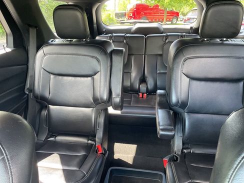 Used 2020 Ford Explorer XLT w/ Equipment Group 202A AWD/4WD image 24