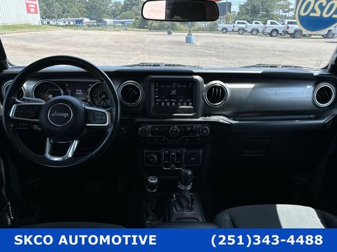 Used 2020 Jeep Wrangler Unlimited Sahara image 14