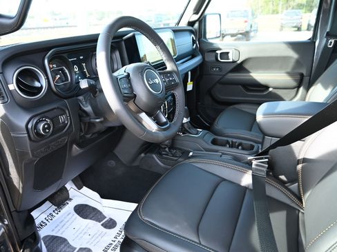 New 2025 Jeep Gladiator Sport image 10