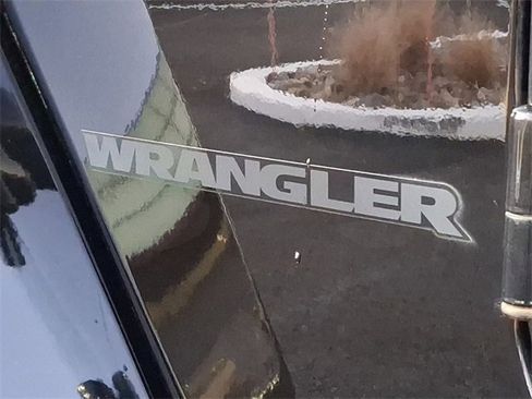 Used 2016 Jeep Wrangler Sahara image 33