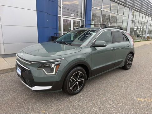 Used 2023 Kia Niro EX w/ EX Cold Weather Package FWD image 3