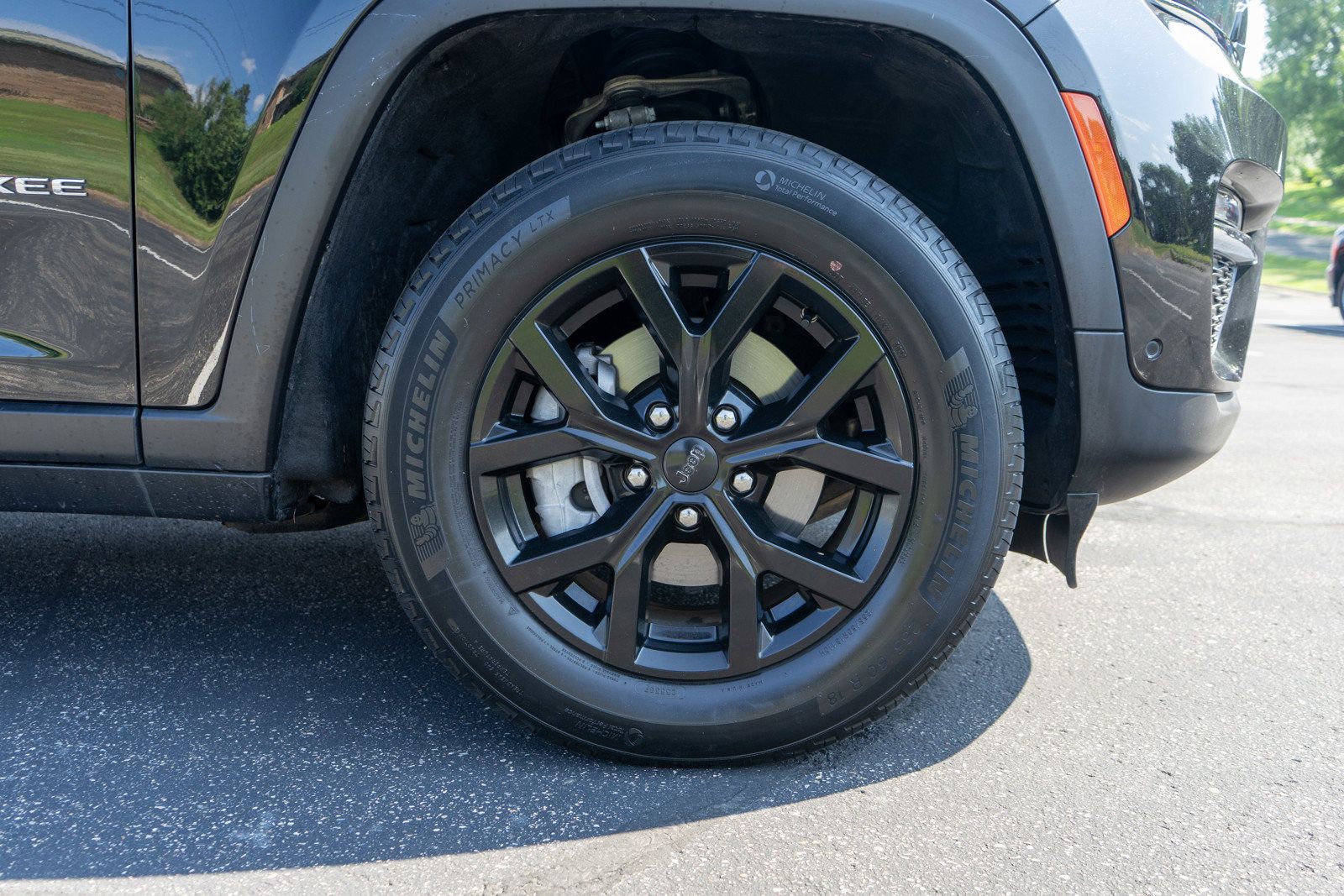 Used 2023 Jeep Grand Cherokee Limited w/ Luxury Tech Group II AWD/4WD image 11