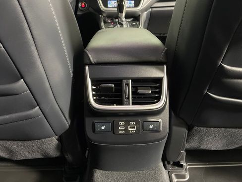 Used 2024 Subaru Outback Touring AWD/4WD image 37
