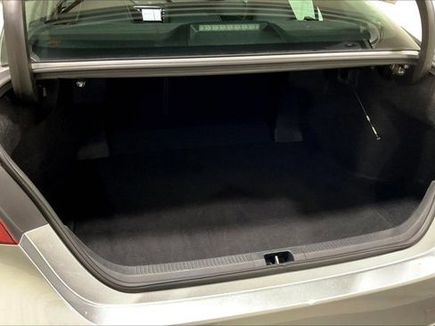 Used 2019 Toyota Camry SE image 37