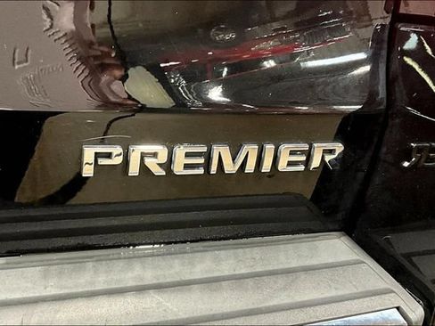 Used 2020 Chevrolet Suburban Premier AWD/4WD image 23