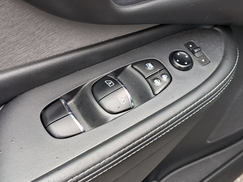 Used 2024 Nissan Murano SL w/ Cargo Package AWD/4WD image 13