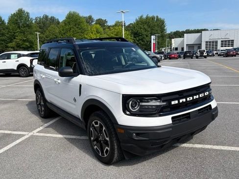 Used 2023 Ford Bronco Sport Outer Banks w/ Tech Package AWD/4WD image 2