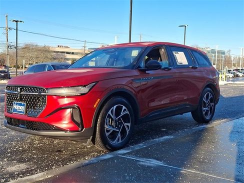 Used 2025 Lincoln Nautilus Premier w/ Jet Appearance Package image 4